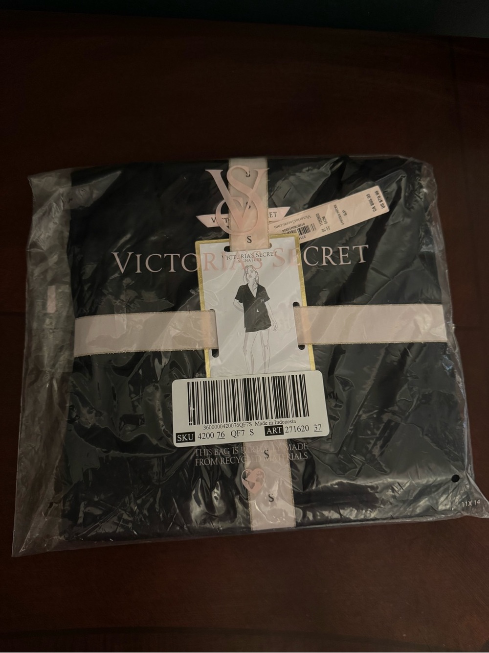 New Victoria's Secret Black Satin Short Pajama Set Diamante Crystal Bow Size NWT - Picture 6 of 6